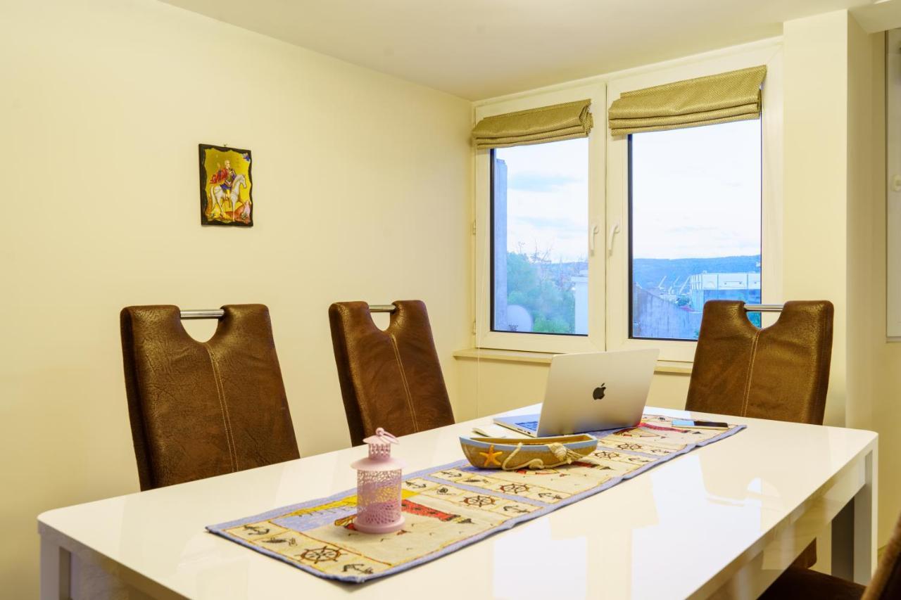Centrally Located Apartment In Varna Exterior photo